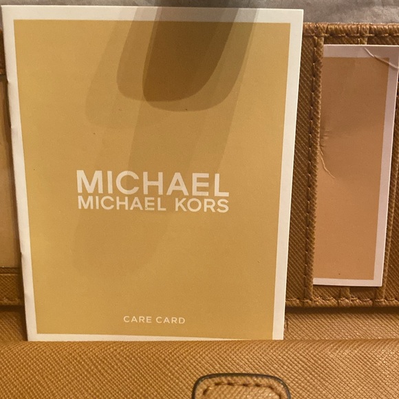 New MICHAEL KORS wristlet wallet - Picture 5 of 5